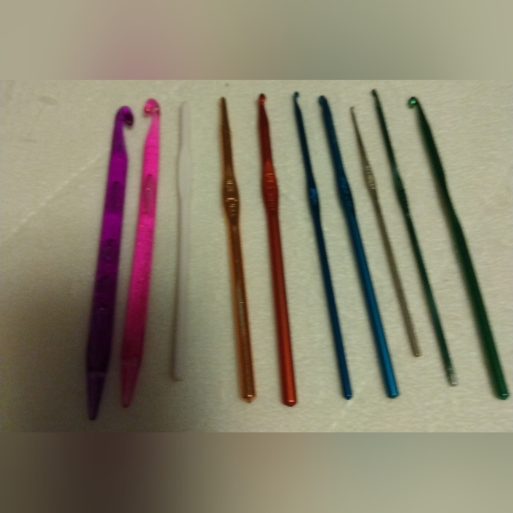 10 various sizes crochet hooks